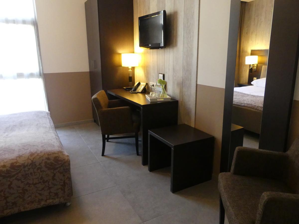 Hotel De Maaskant Maaseik Eksteriør bilde